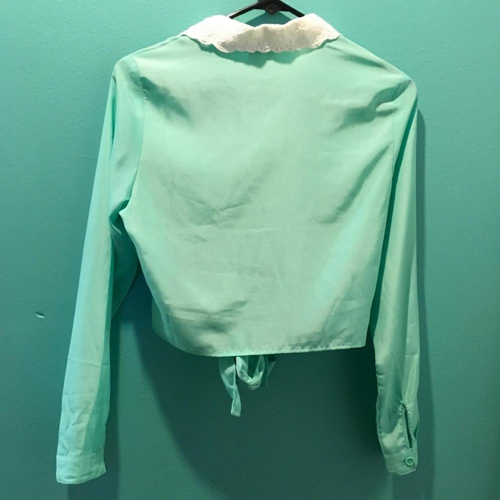 Minty Collared Crop Top - Picture 3 of 3